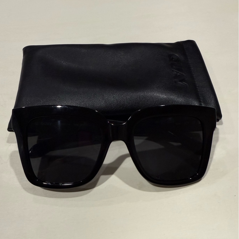 Brand New Quay Australia Black Sunglasses with Case